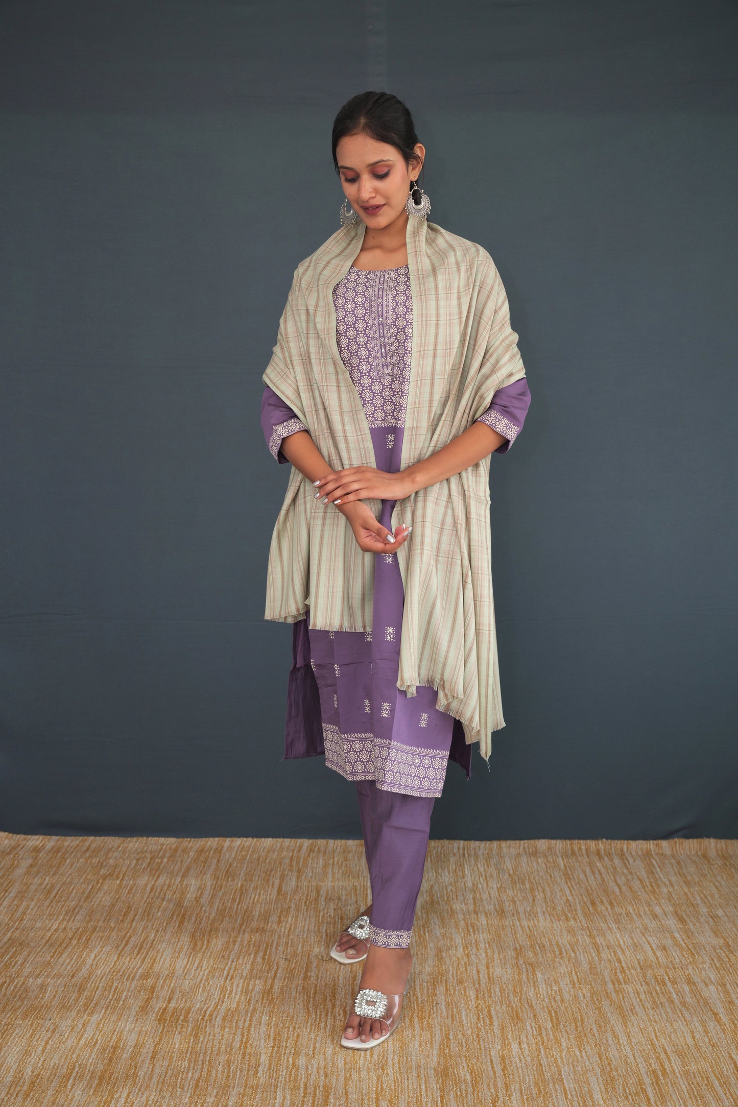 beige-olive-green-handwoven-khadi-silk-stole