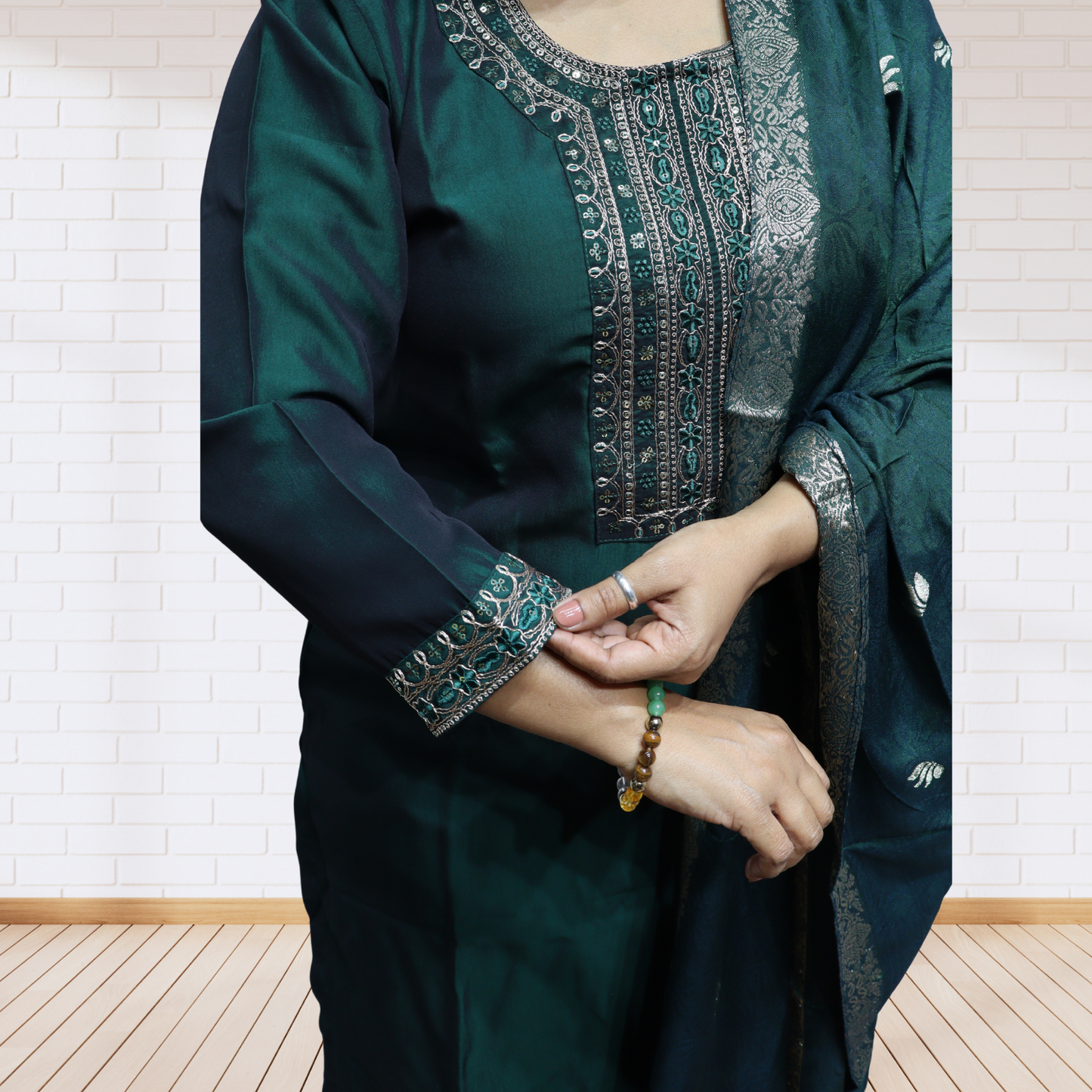 Royal Emerald Green Khadi Silk Kurti Set – Handcrafted Ethnic Suit with Silver Embroidery & Banarasi Dupatta(04))