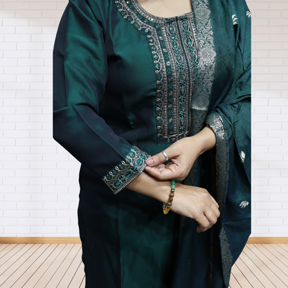 Royal Emerald Green Khadi Silk Kurti Set – Handcrafted Ethnic Suit with Silver Embroidery & Banarasi Dupatta(04))