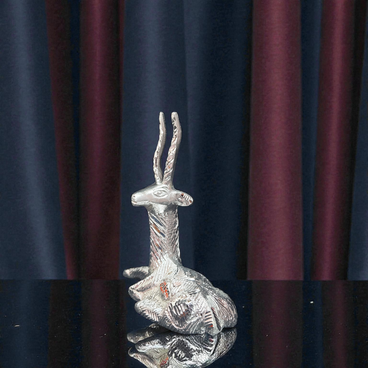 Elegant White Metal Sitting Deer Showpiece – Decorative Antelope Figurine with Silver Finish for Home & Office Decor