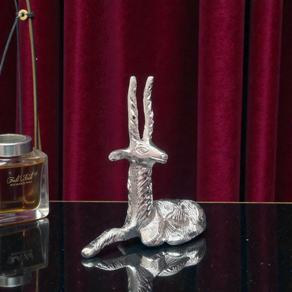Elegant White Metal Sitting Deer Showpiece – Decorative Antelope Figurine with Silver Finish for Home & Office Decor