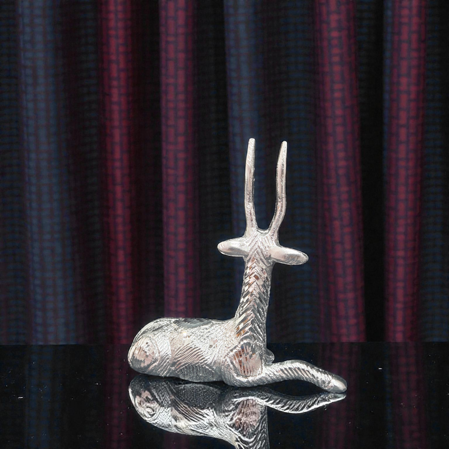 Elegant White Metal Sitting Deer Showpiece – Decorative Antelope Figurine with Silver Finish for Home & Office Decor