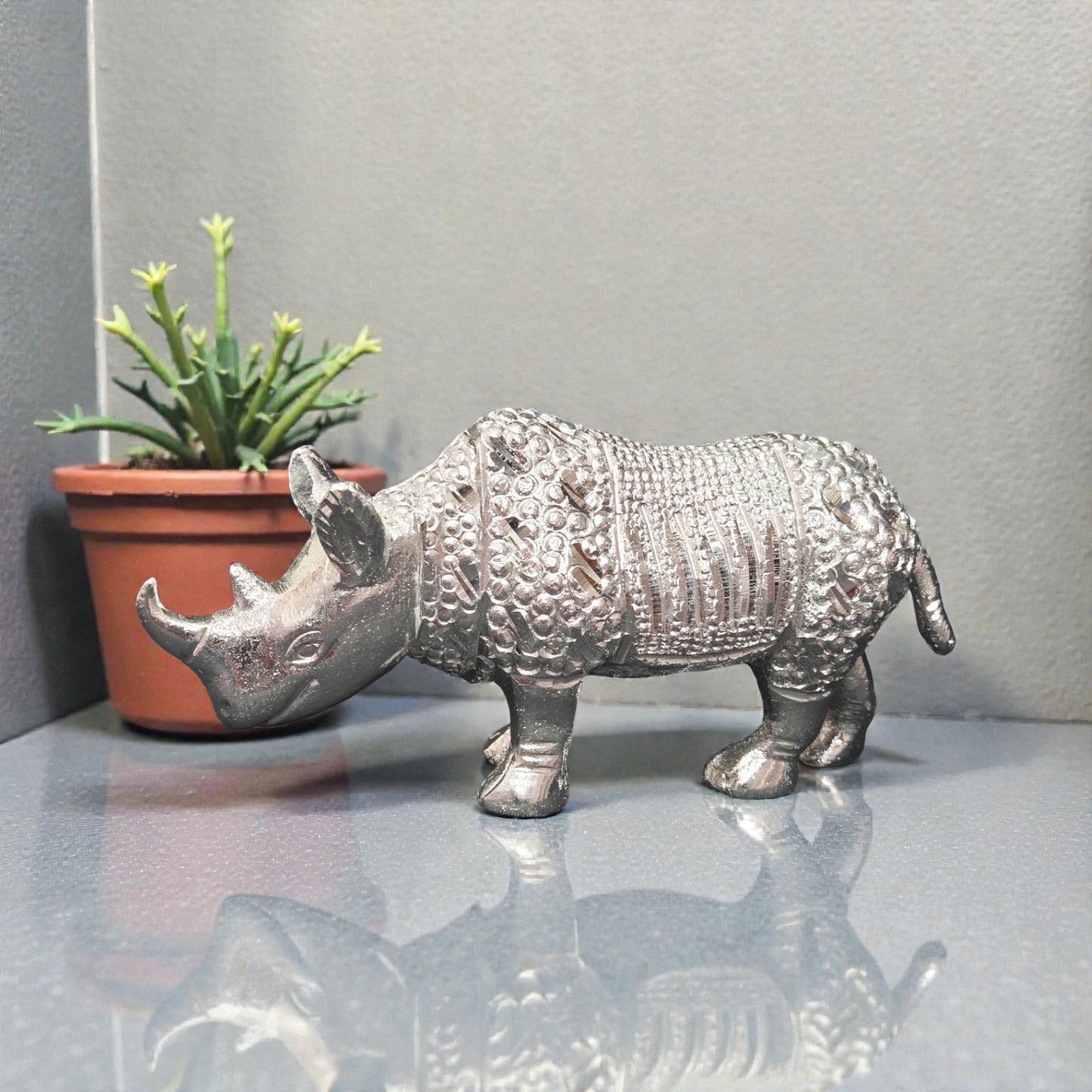 Handcrafted White Metal Rhinoceros Idol – Decorative Rhino Statue for Home Decor & Office