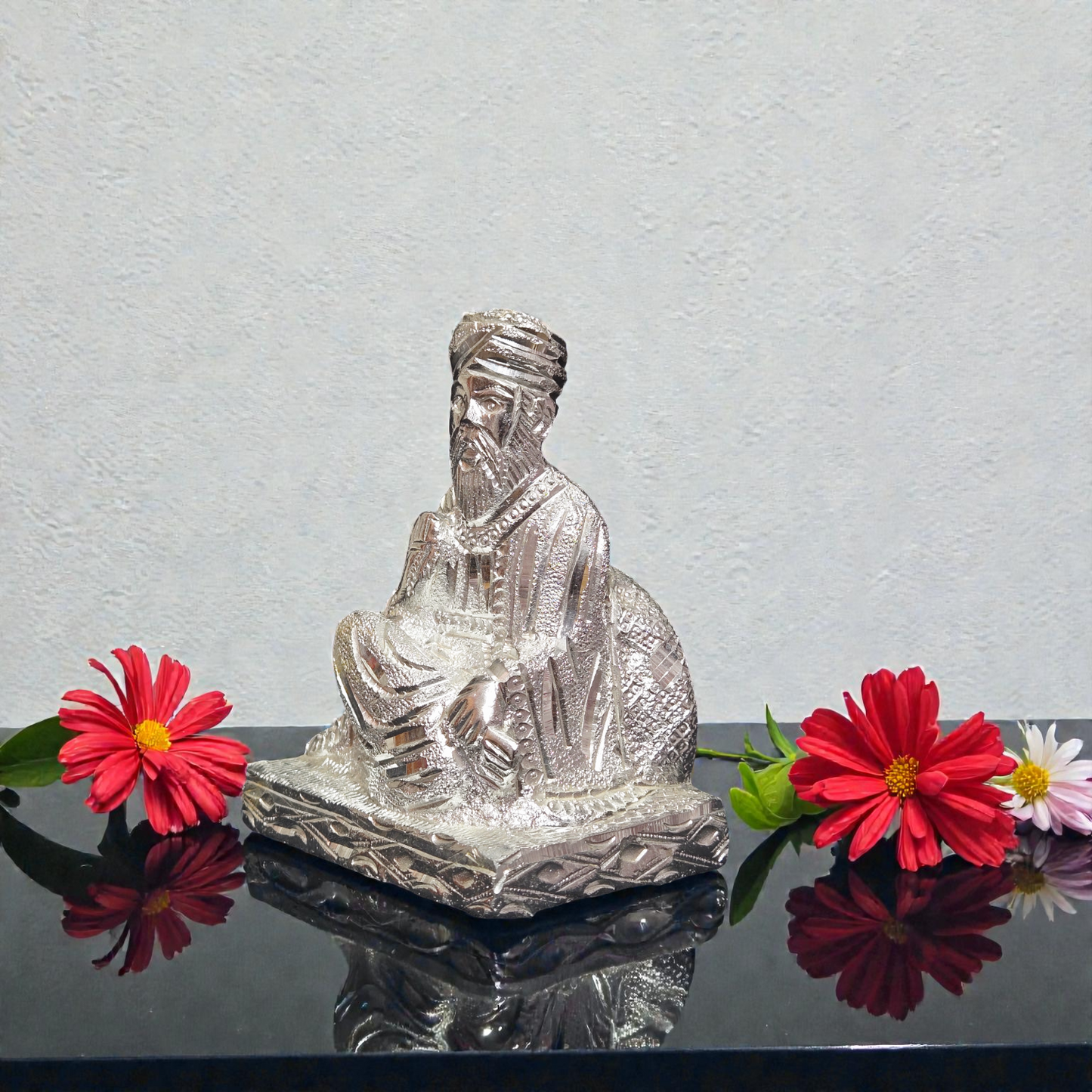 Handcrafted White Metal Guru Nanak Idol – Guru Nanak Sitting Statue for Home Temple & Decor