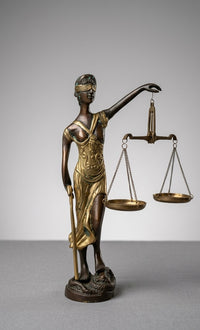 Handcrafted Brass Lady Justice Statue – Antique Finish Scales of Justice Figurine for Home, Office & Legal Décor(Height-9.5inch,Length-6.5inch,Breadth-2.5inch)